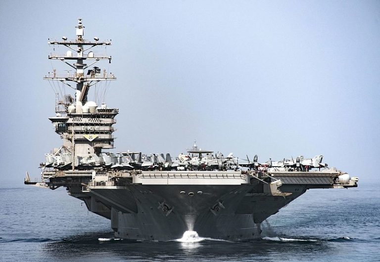 Le porte avions américain USS Dwight D Eisenhower a t il été survolé