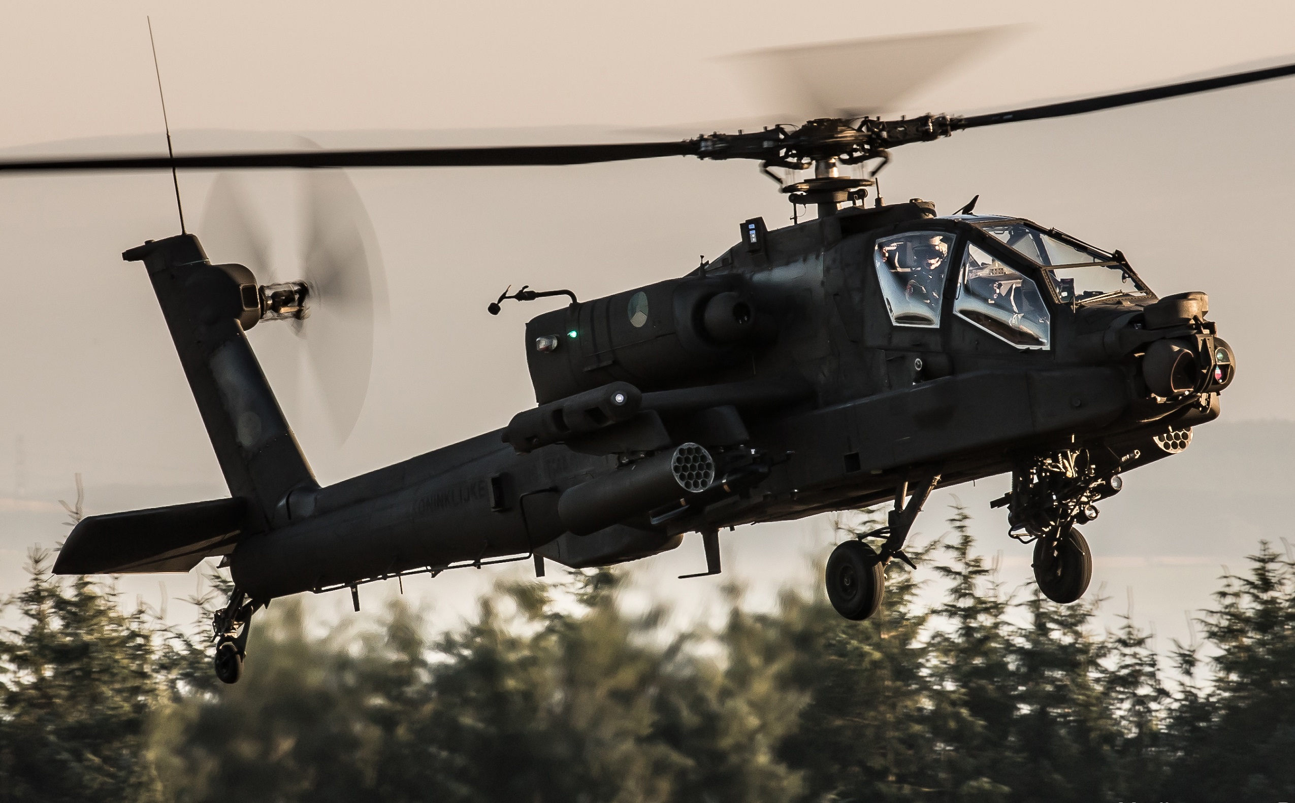 McDonnell-Douglas AH-64 Apache — Avionslegendaires.net