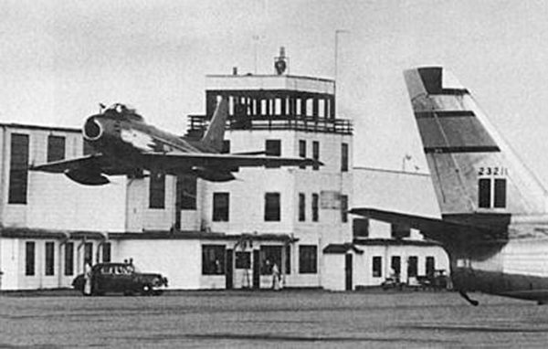 Un Sabre de la patrouille aérienne de la RCAF : les Golden Hawk 