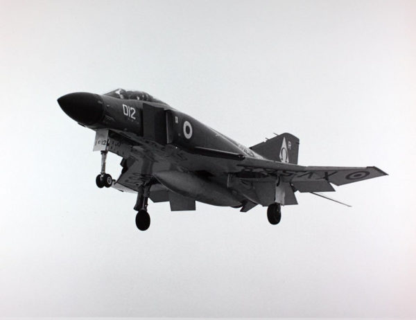 McDonnell Phantom FG Mk-1 à l'atterrissage crosse sortie.