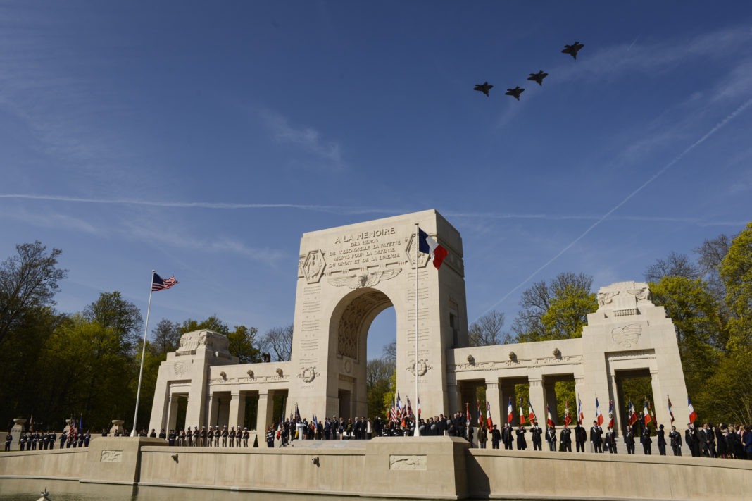 Centenaire De L'escadrille LaFayette : F-22 Et B-52 De La Fête ...