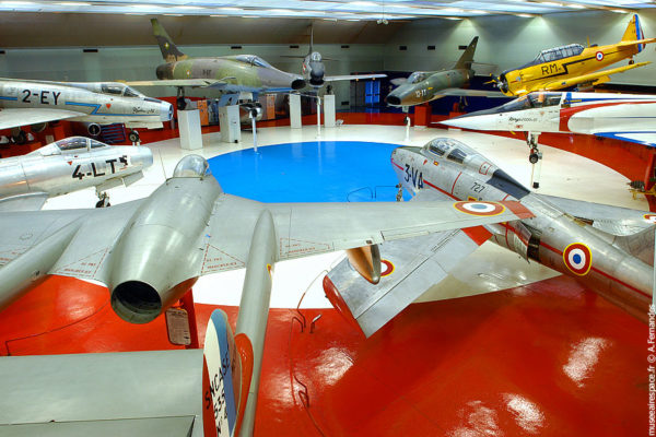 Le hall de la cocarde au Musée de l'Air et de l'Espace du Bourget