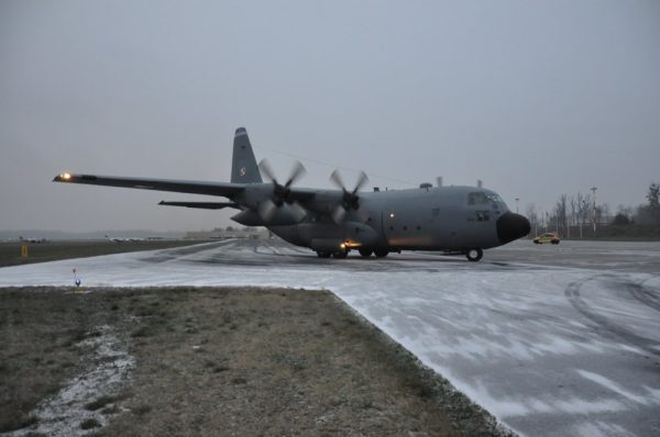 Lockheed C-130E-Pologne AF_Wikimédia