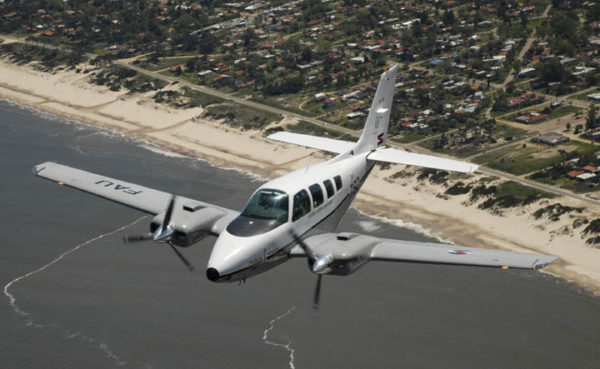 Beechcraft Baron-FAé Uruguay_MinDef Uruguay