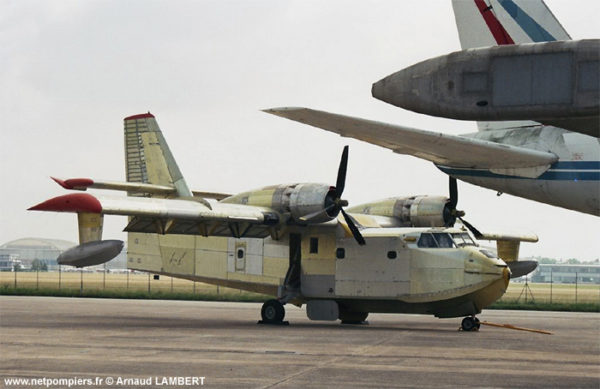 Le CL-215 du Musée de l'Air et de l'Espace avant sa remise en état.