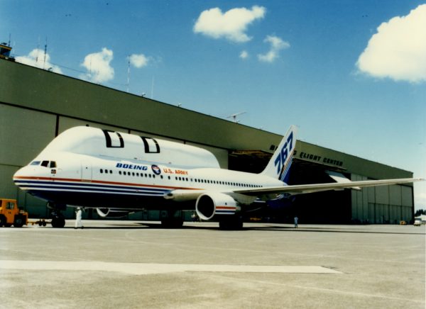 Le Boeing 767 AST dans sa livrée d'origine.