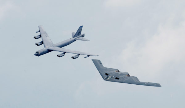B-52 Stratofortress et B-2 Spirit, deux générations au service de l'Air Force Global Strike Command
