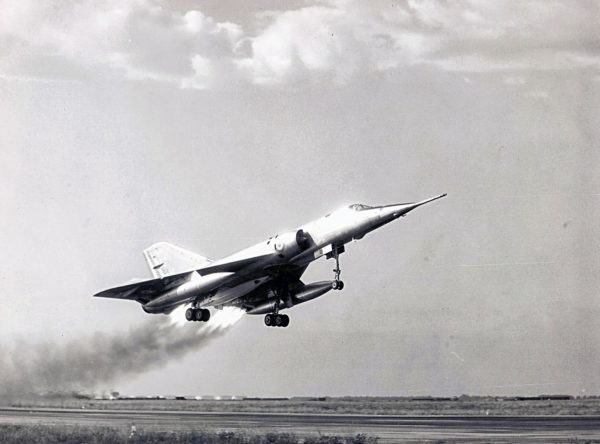 Décollage d'un Mirage IV avec les fusées Jato.