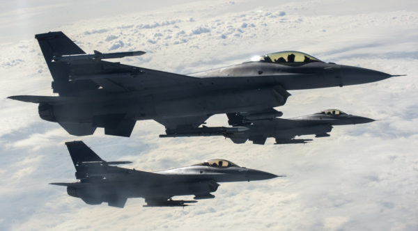 F-16C.trio_.sujet_USAF