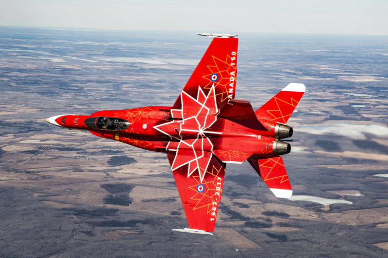 Un CF-188 Hornet Aux Couleurs Du 150ème Anniversaire De La ...