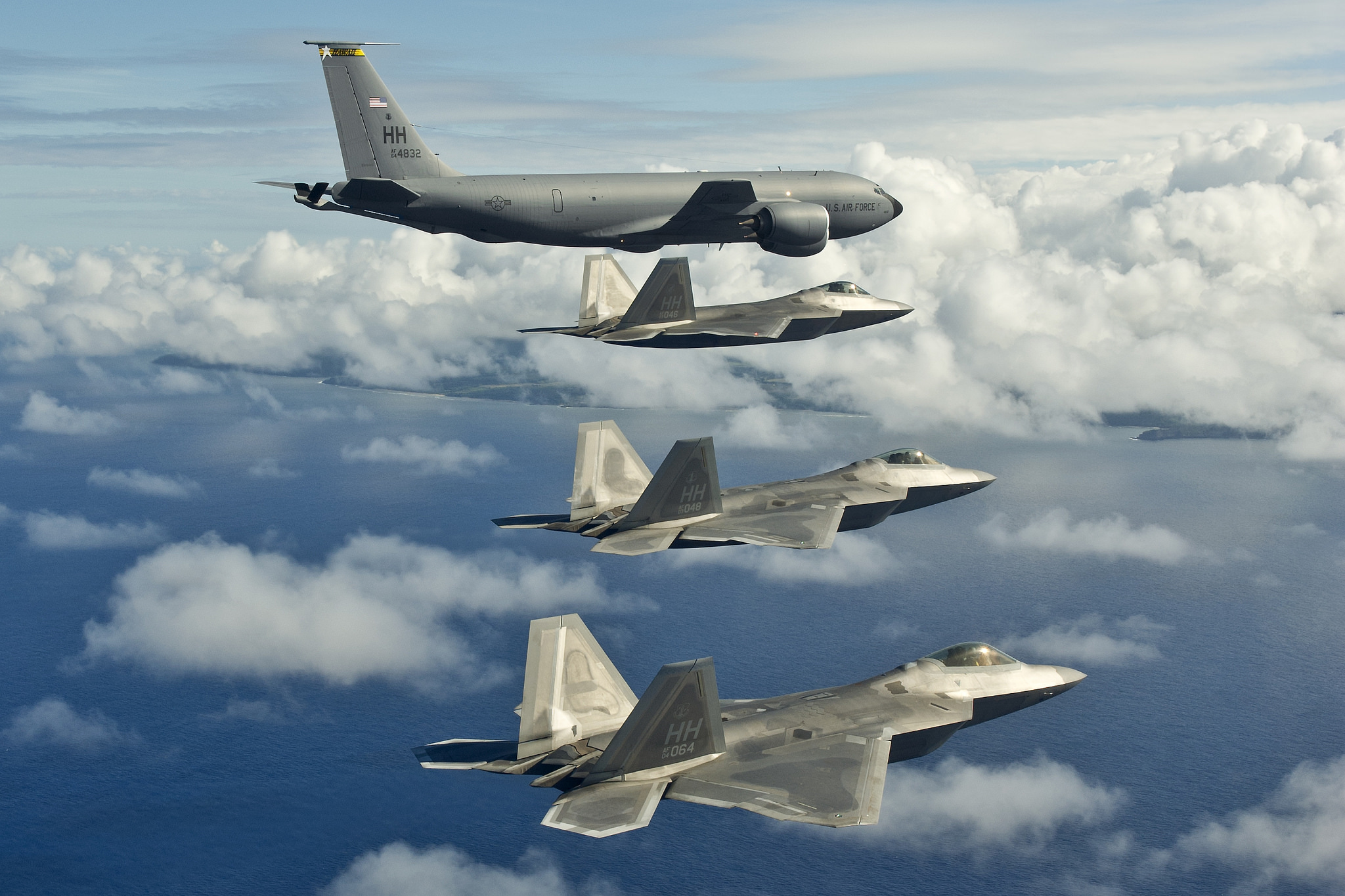 70eme Anniversaire De L Us Air Force Le Lockheed Martin F 22 Raptor Avionslegendaires Net