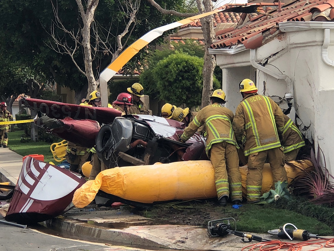 Un hélicoptère Robinson R44 s'écrase dans une rue de Californie