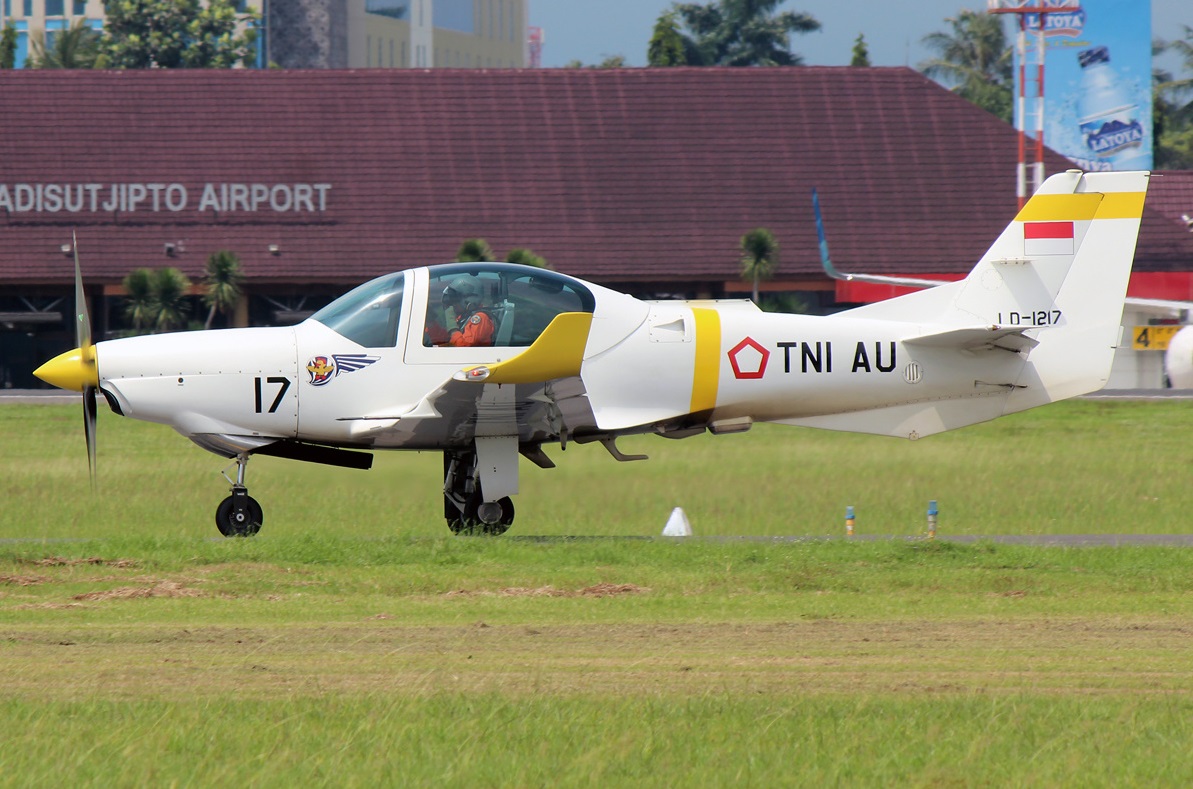 Grob g 120tp. Grob g 120. Grob Egret самолет.