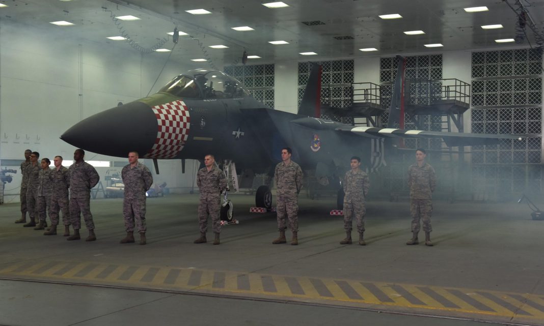 Un F 15e Strike Eagle Aux Couleurs Du 75eme Anniversaire Du Debarquement Avionslegendaires Net