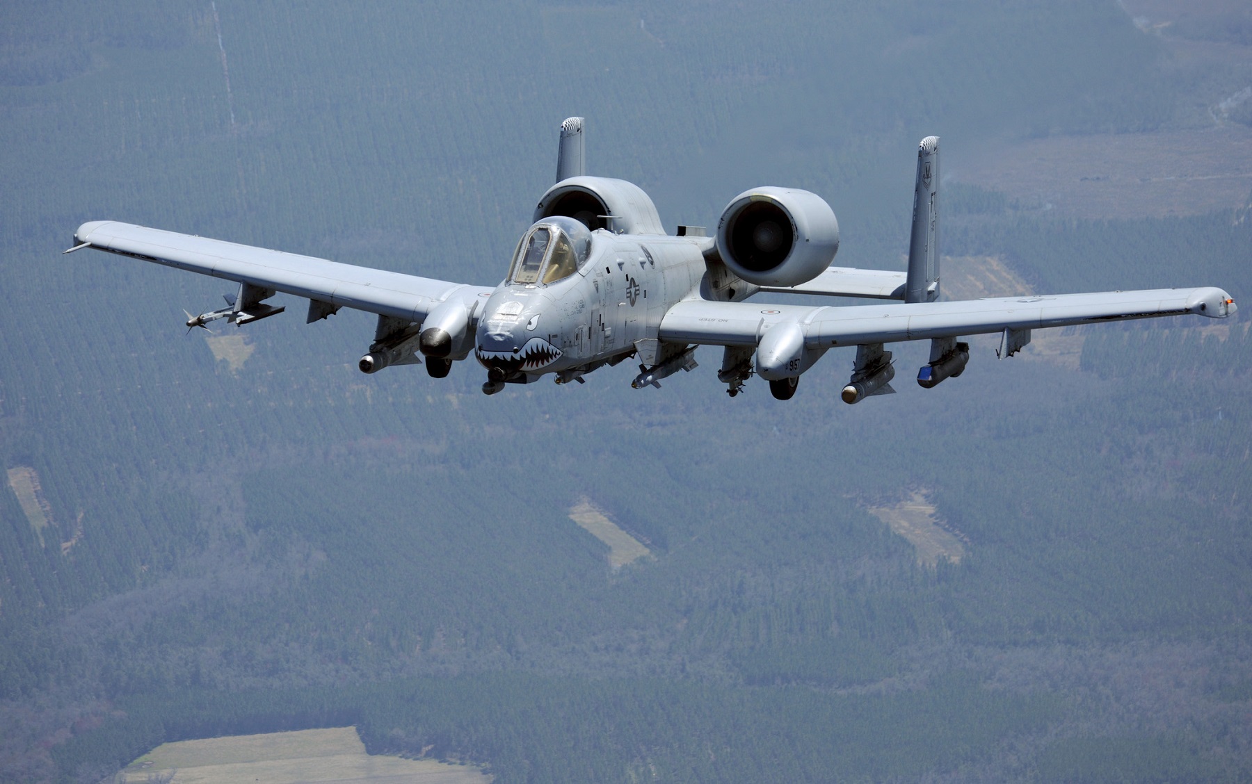 https://www.avionslegendaires.net/wp-content/uploads/2019/04/A-10C-Thunderbolt-II-attaque-solo_USAF.jpg