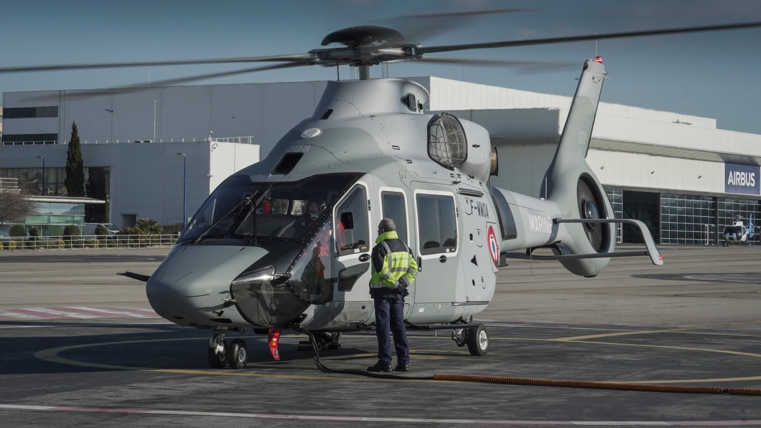 Airbus Helicopters Présente Le Premier H160 Destiné à La Marine ...