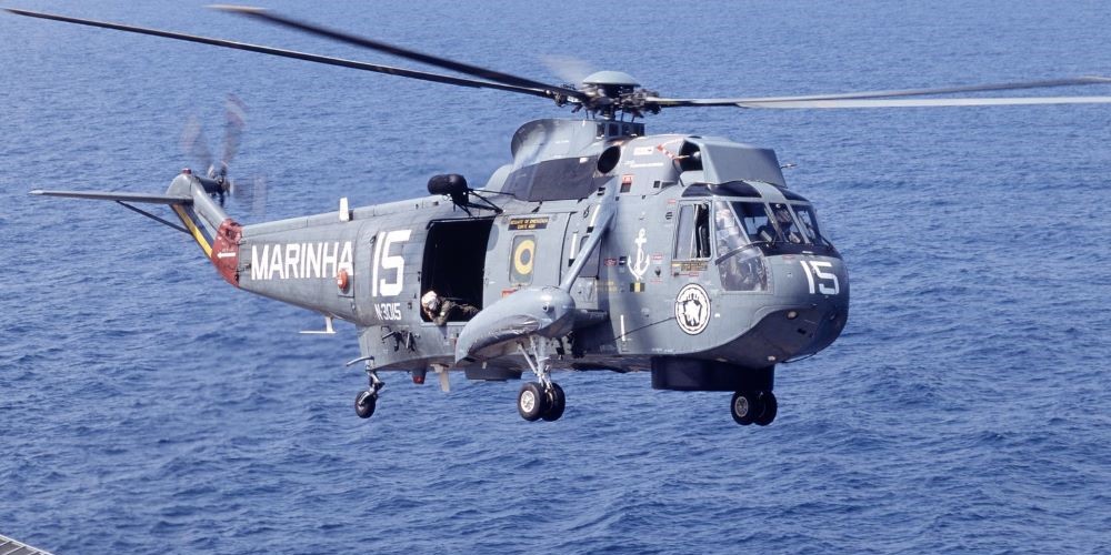 ¿El Sea King brasileño inmediatamente bajo la escarapela argentina?