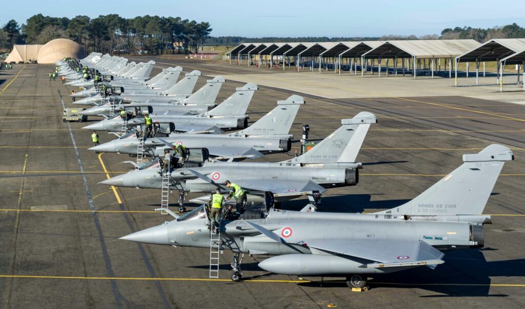 Jusqu'à 21 Dassault Aviation Rafale B/C En Vol En Même Temps Au-dessus ...