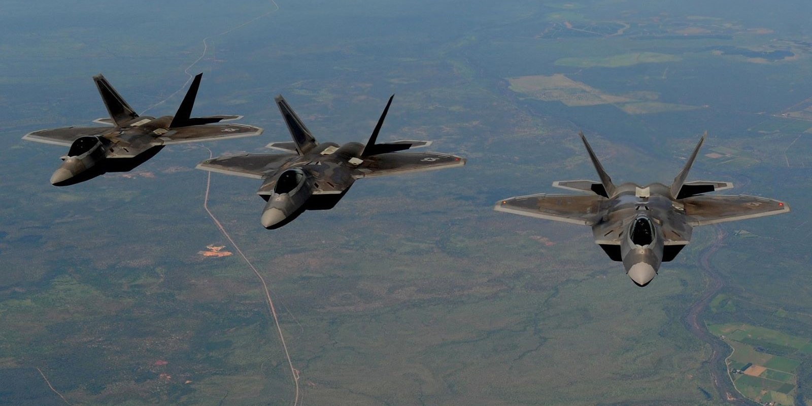 Des F-22A Raptor hawaïens détachés au Japon. — avionslegendaires.net