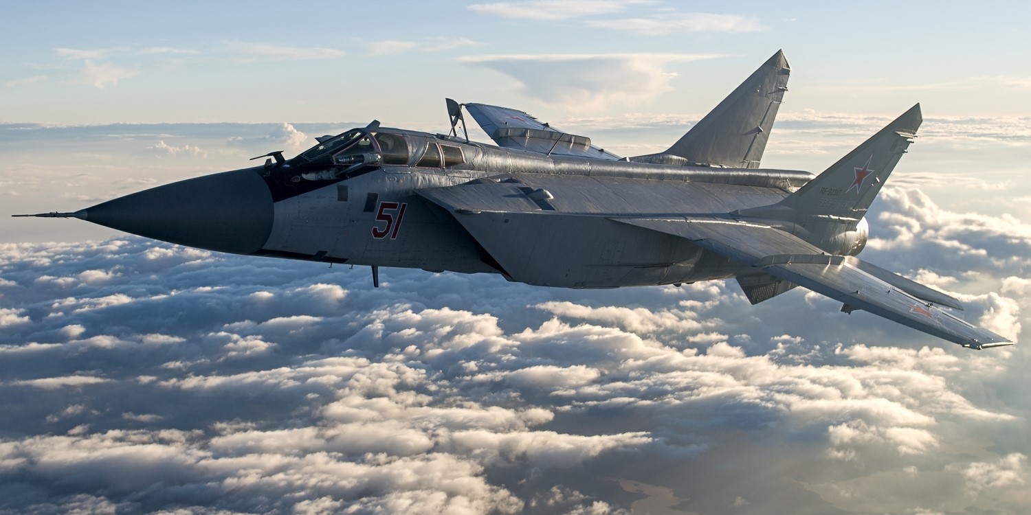 https://www.avionslegendaires.net/wp-content/uploads/2024/06/MiG-31-Foxhound-Mer-Noire-juin-24-couverture_MinDefRussie.jpg