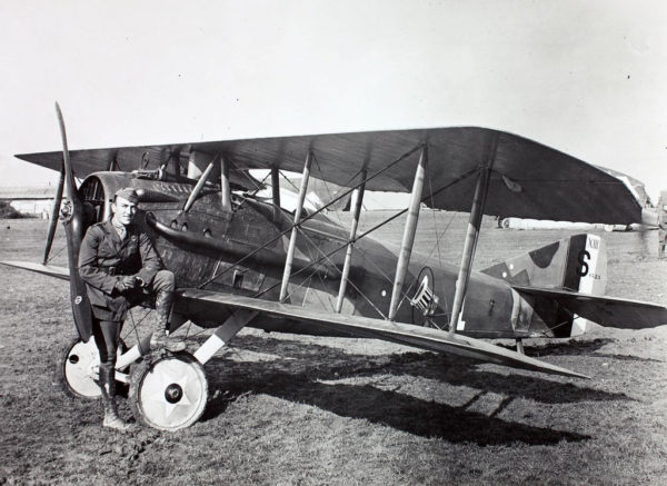 Un chasseur SPAD XIII américain, quelque part sur le front français.