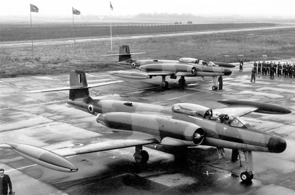 Avro CF-100 "Canuck" AX1 lors d'une  cérémonie