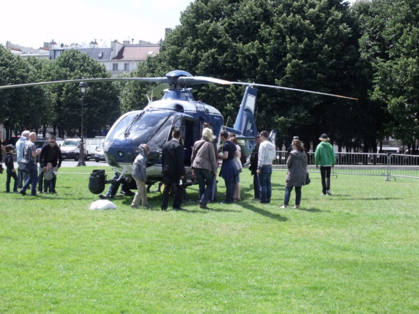 L'EC135 de la Gendarmerie Nationale attire toujours autant, ici en 2012.