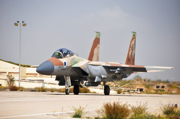 Le biréacteur F-15I, un redoutable chasseur-bombardier.