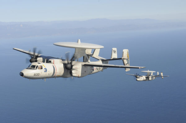 En cas d'opération au-dessus de l'Irak le radôme du Grumman E-2C ferait des merveilles pour repérer les cibles ennemies.