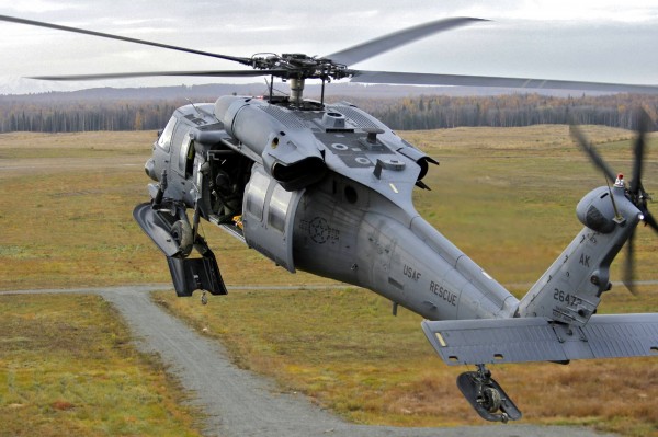 Un Sikorsky HH-60G du 176th Wing dans son environnement naturel en Alaska.