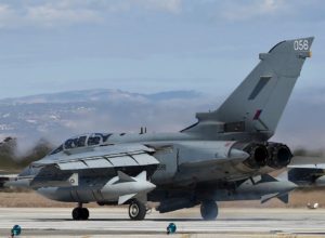 Tornado GR-4 de la Royal Air Force au décollage depuis l'île de Chypre.