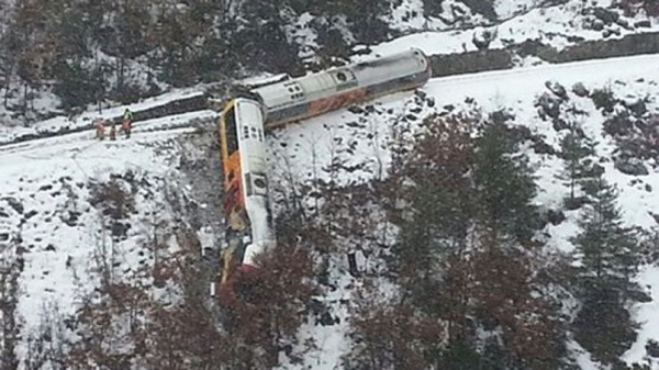 Le train des Pignes après son déraillement dans les Alpes.